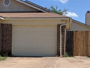 Building Photo - 6451 Woodbeach Dr
