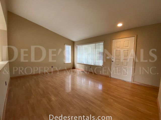 Building Photo - 931 Foothill Dr
