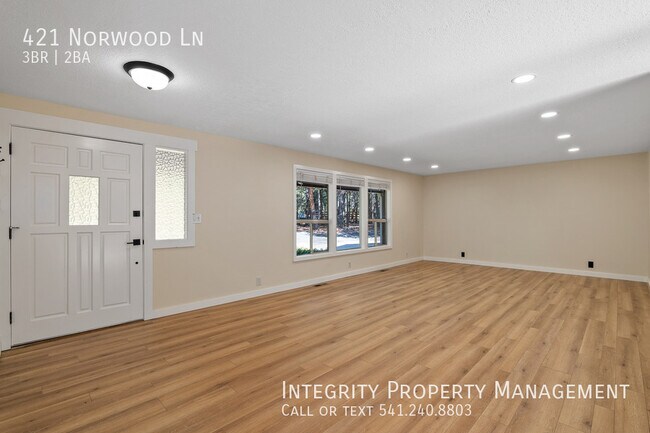 Foto del edificio - 421 Norwood Ln