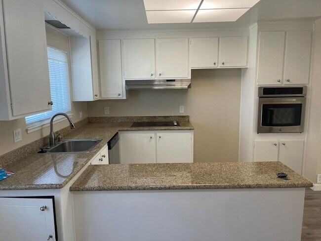 Foto del edificio - Concord Beautiful 3 bedroom 2 bath home, 1...