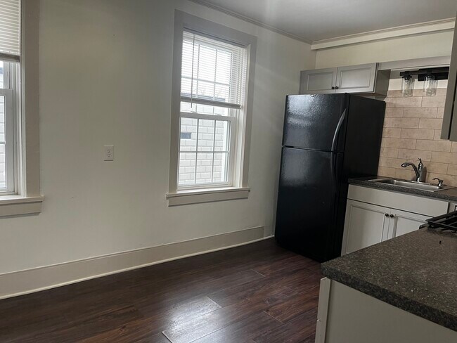 Cocina - 10632 Main St