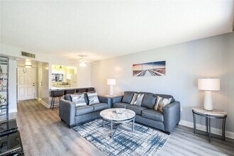 Building Photo - 300 Forest Lakes Blvd