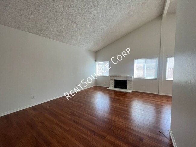 Building Photo - 4 Bedroom, 2 Bathroom Single Story Home fo...