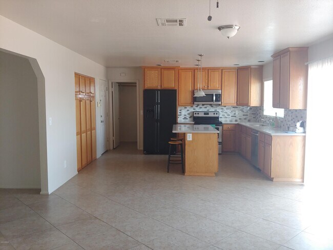 Foto del edificio - 568 W Caroline Ln