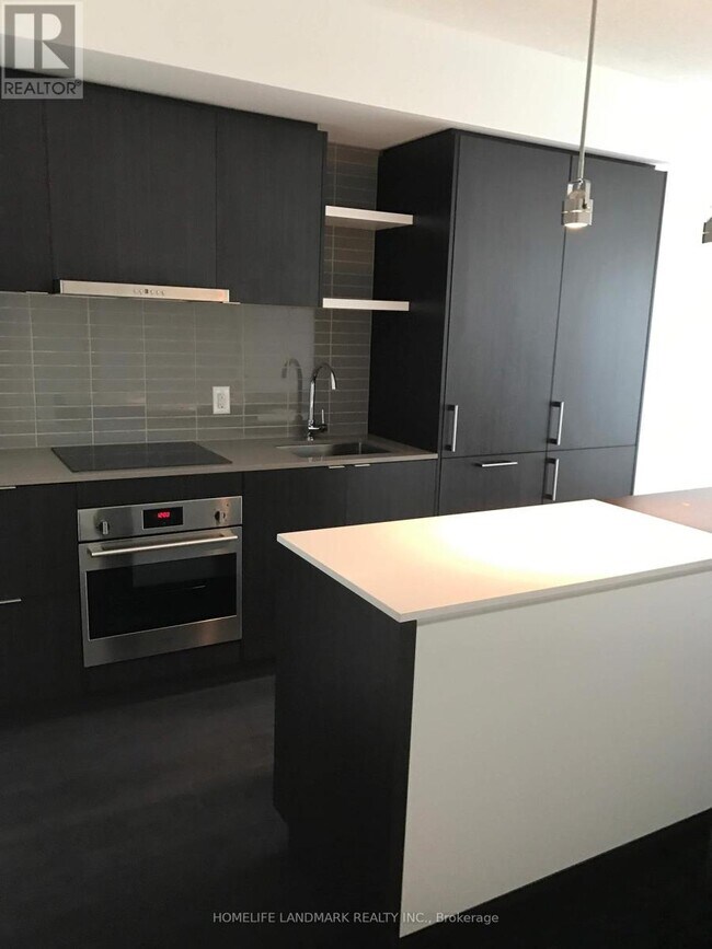 Photo du bâtiment - 100 Harbour St