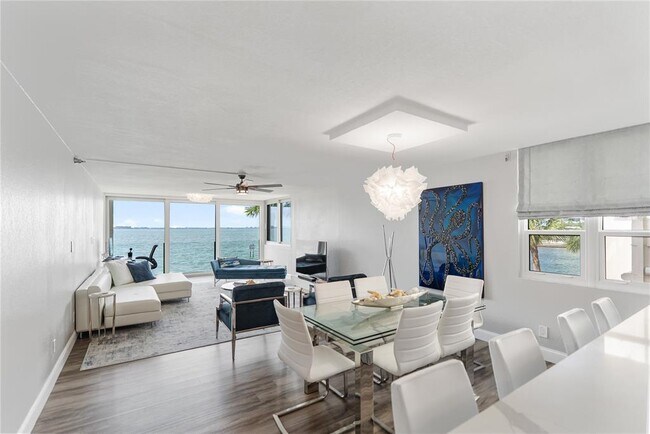 Foto del edificio - 97 Sunset Dr