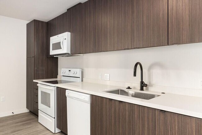 Foto del edificio - 4215 NE Highland Ct