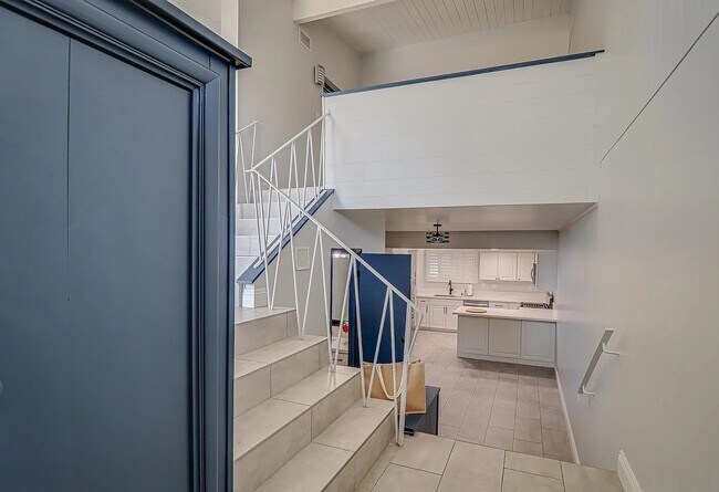 Building Photo - Stylish Unit Designed for Comfort