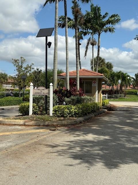 Building Photo - 922 Twin Lakes Dr