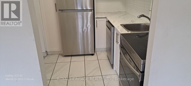 Photo du bâtiment - 945-945 Simcoe St N