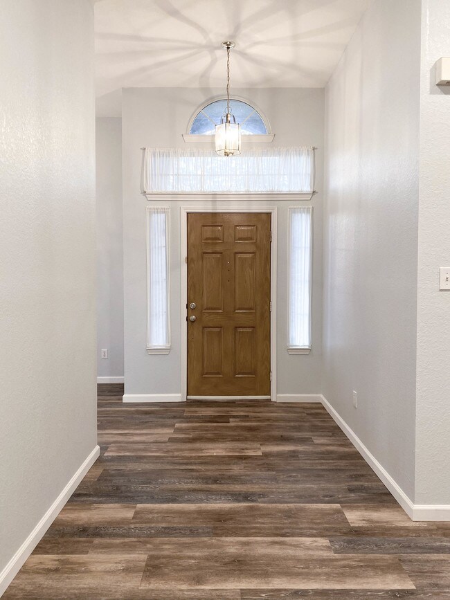 Entrada - 7418 Arborside Dr