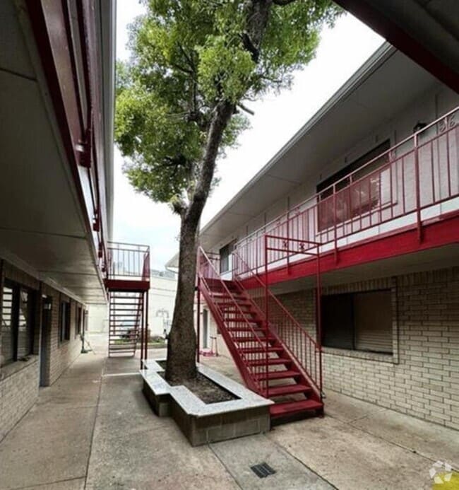 Building Photo - 1410 Blalock Rd