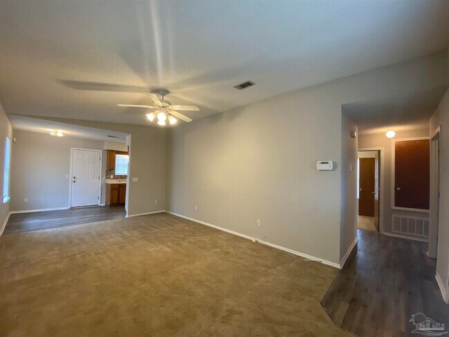 Foto del edificio - 504 Wood Crest Way