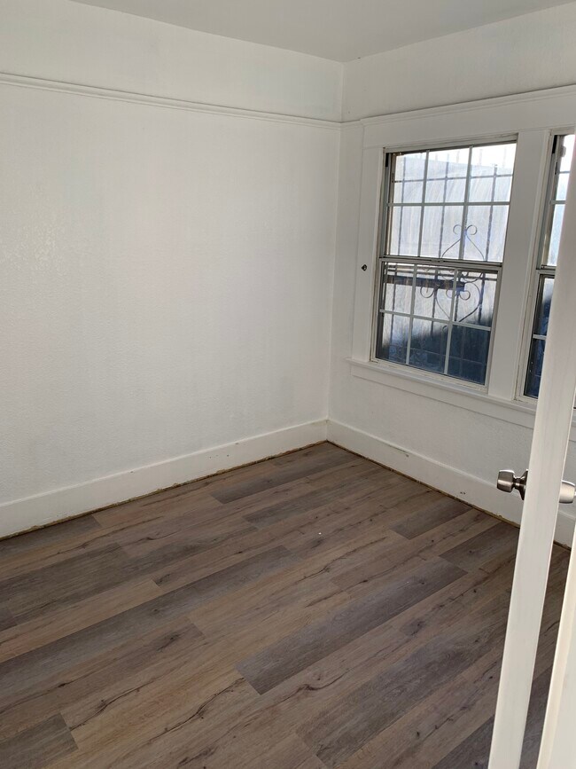 Building Photo - 4621 Wesley Ave