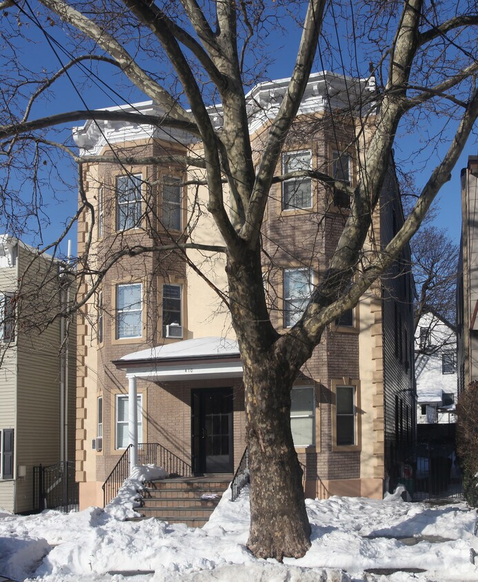 Building Photo - 410 Locust St