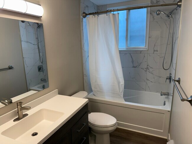 Building Photo - 72 Barbara Cres