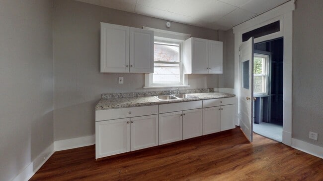 Building Photo - 1021 Rex Ave NE
