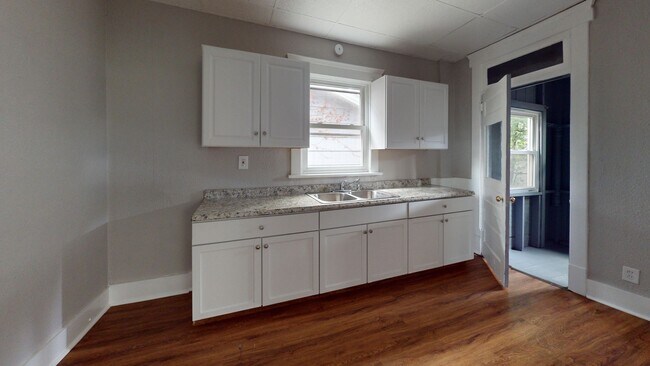 Foto del edificio - 1021 Rex Ave NE