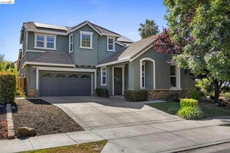 Building Photo - 822 Shasta Daisy Dr
