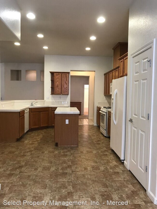 Building Photo - 4 br, 2 bath House - 881 Sand Stone Way