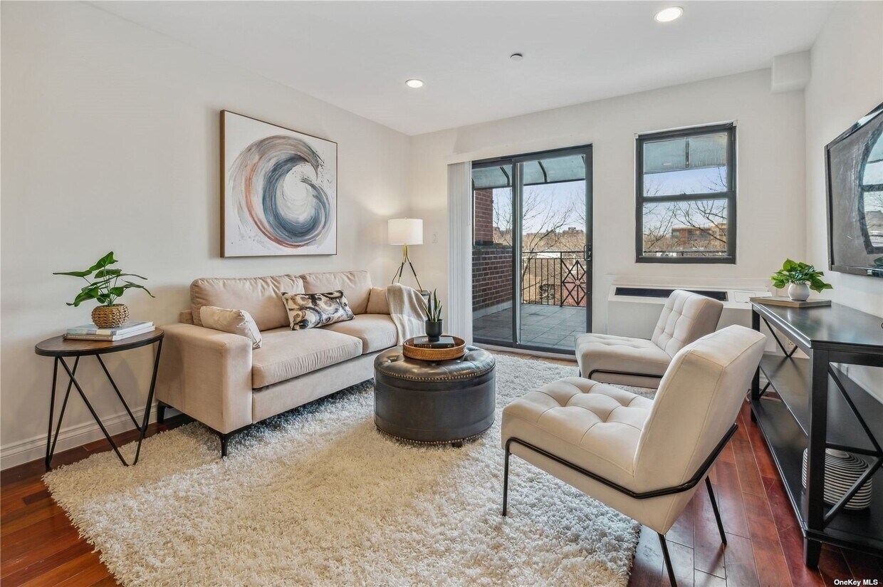 Foto principal - 71-23 162nd St