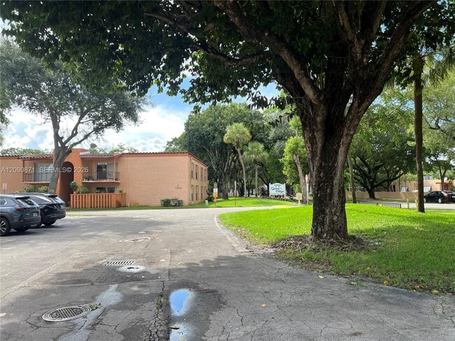 Building Photo - 7200 Fairway Dr