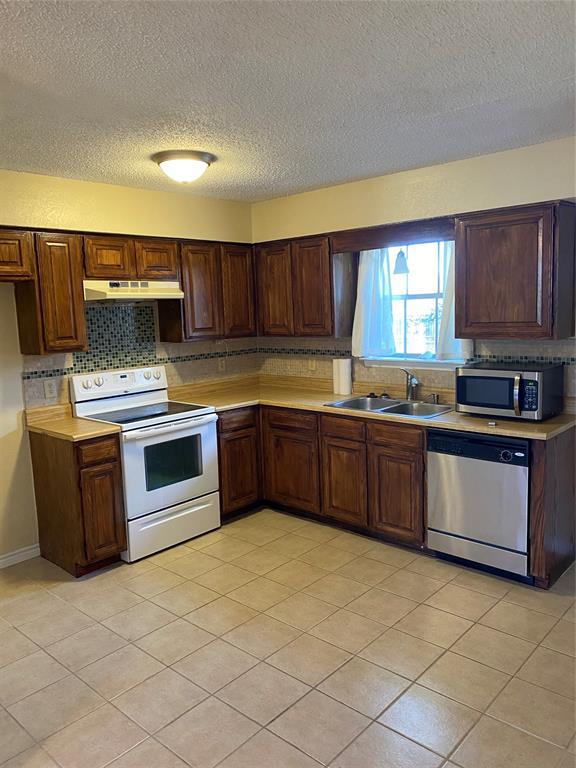Building Photo - 3611 Lillie St