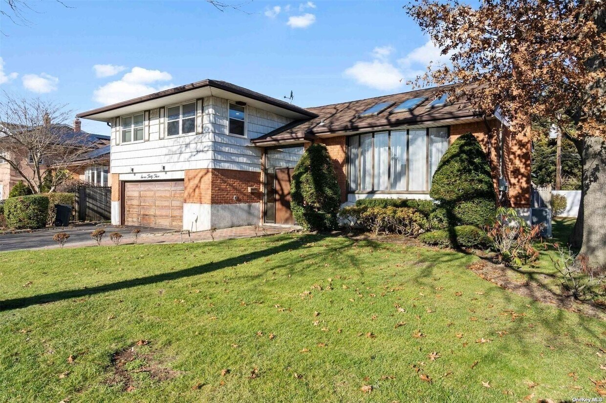 Foto principal - 733 Hillcrest Pl