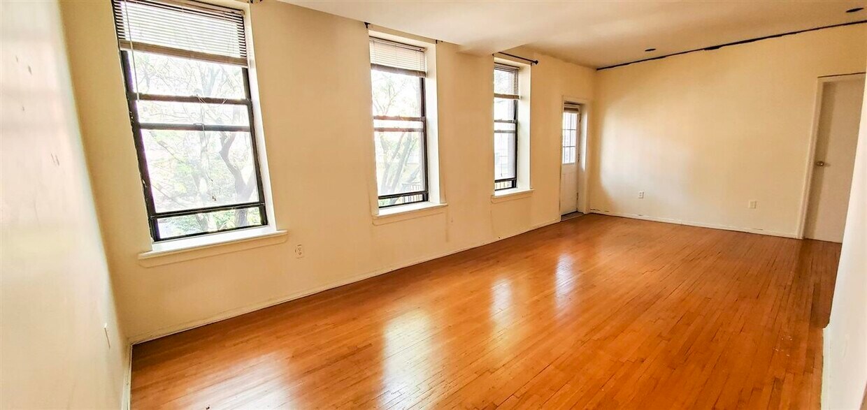 Primary Photo - 227 Adams St