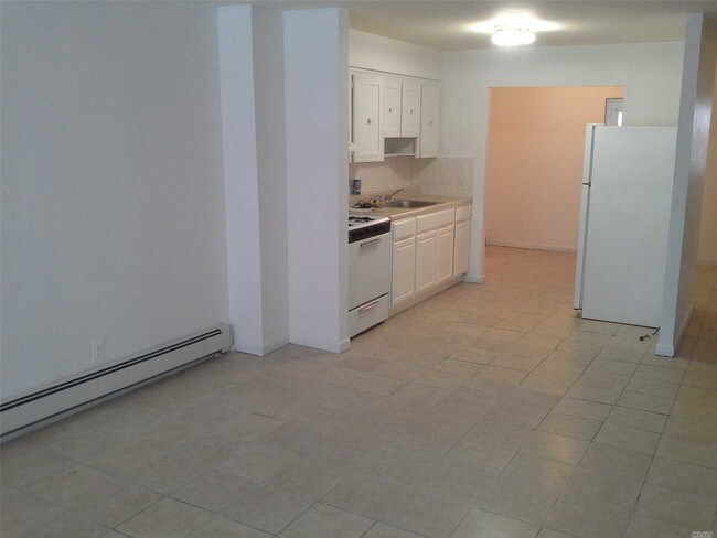 Foto del edificio - 58-38 Granger St
