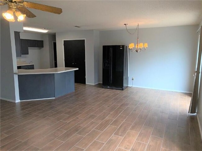Building Photo - 118 Fox Run Pl