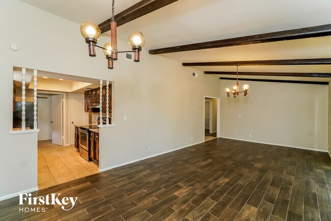 Building Photo - 6710 Oak Lake Dr