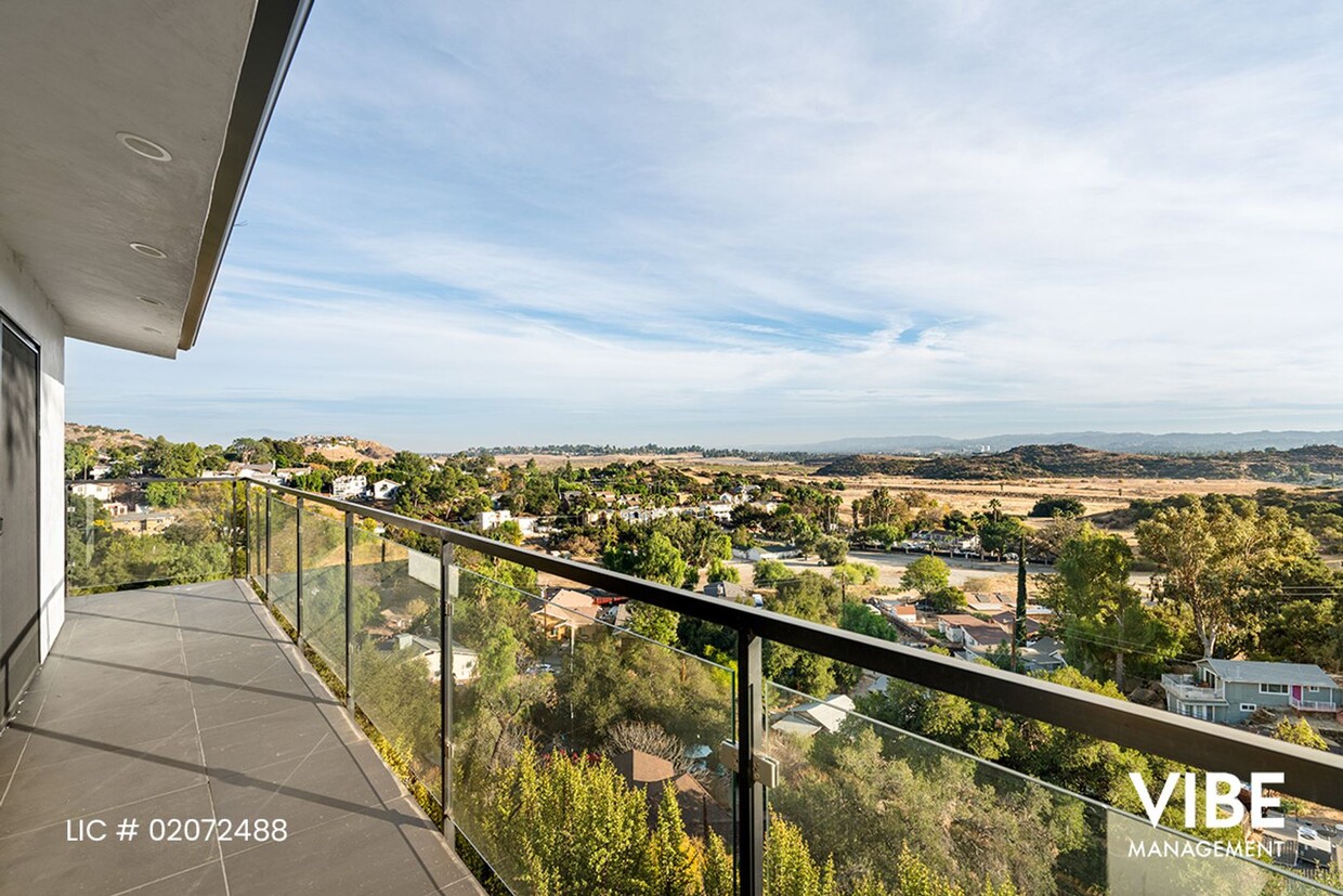 Primary Photo - Stunning Mountain & Valley views from this...