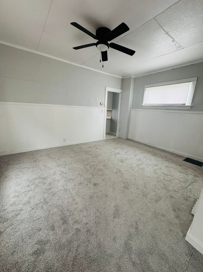 Building Photo - 317 8th Ave SW