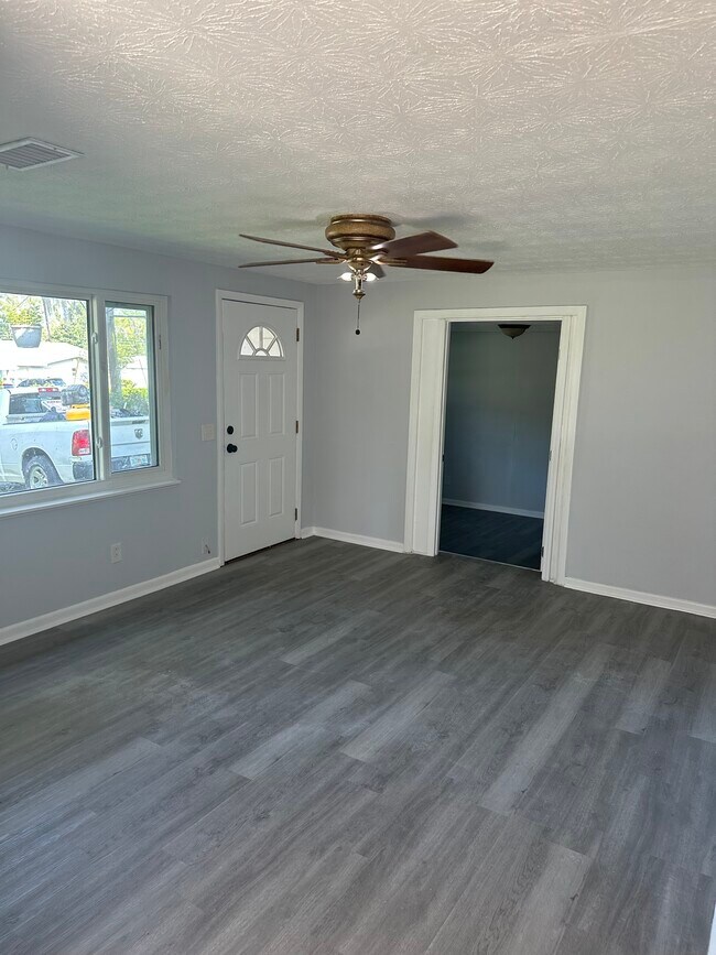 Building Photo - 288 Mercury Dr