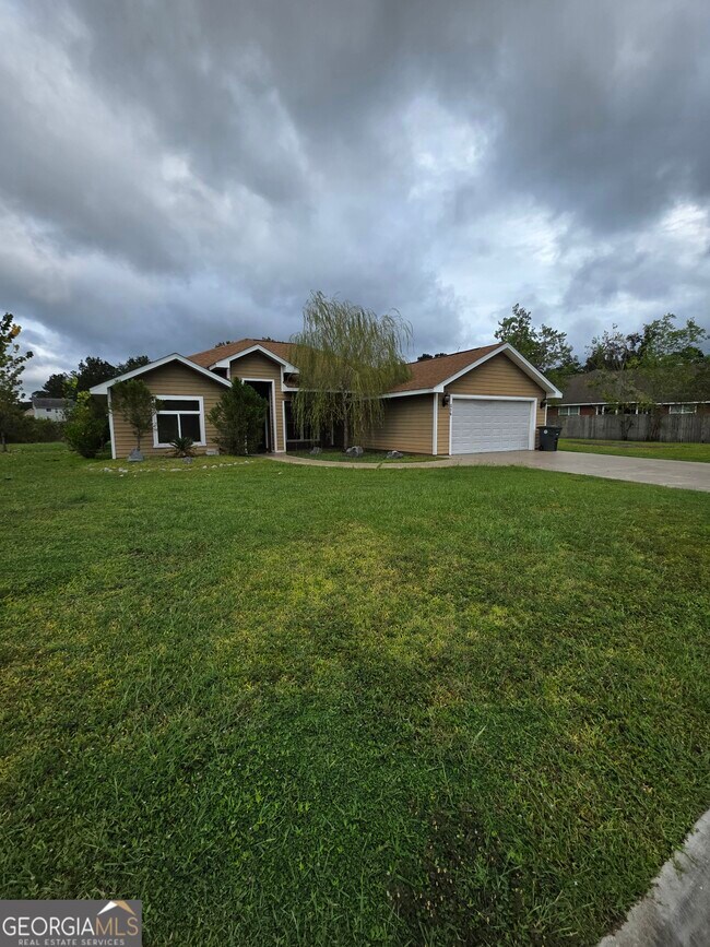Building Photo - 516 Hide-A-Way Lk Lp