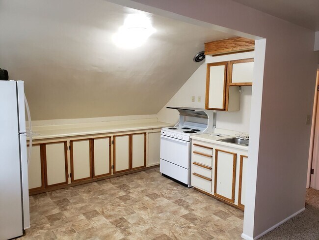 Foto del edificio - 2 bed 1 bath upper unit in duplex