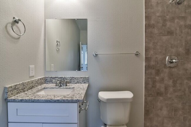 Foto del edificio - $1650! Fort Worth Duplex NOW LEASING for a July Move-In!