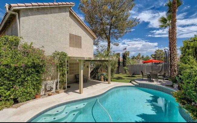 Foto del edificio - 7041 Encore Way