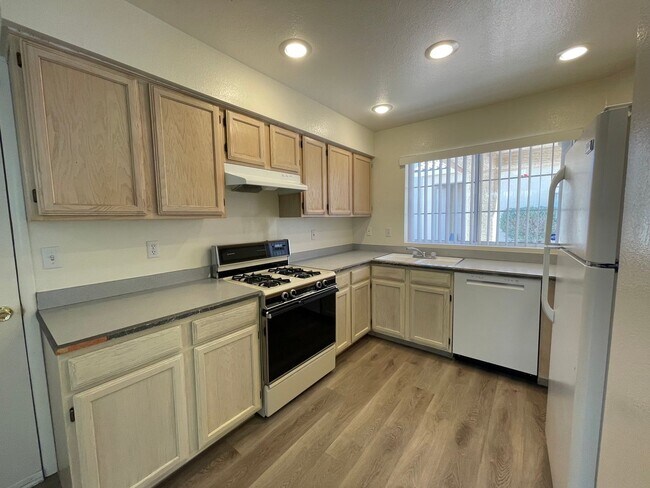 Building Photo - 121 Wildshire Way