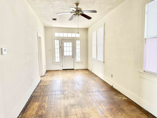 Building Photo - 303 S 21st St