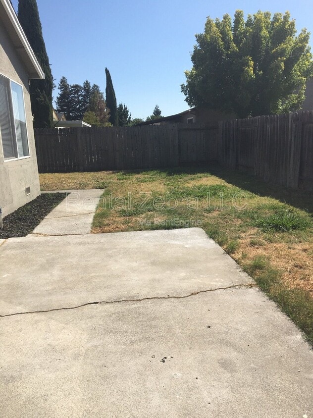 Foto principal - 909 Breton Dr