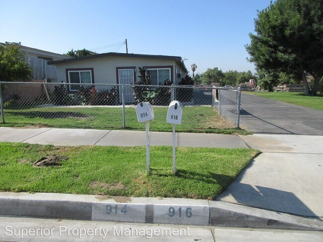 Foto del edificio - 2 br, 1 bath Apartment - 916 W. Laurel St.