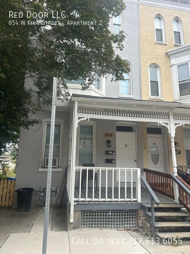 Building Photo - 654 W King St