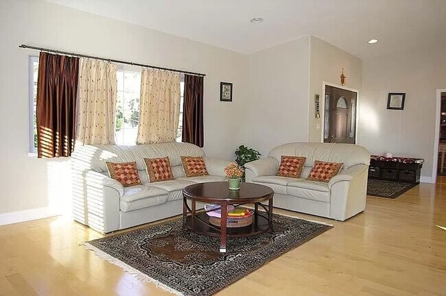 Building Photo - Charming 4bd/2bth Cupertino Monta Vista Ra...