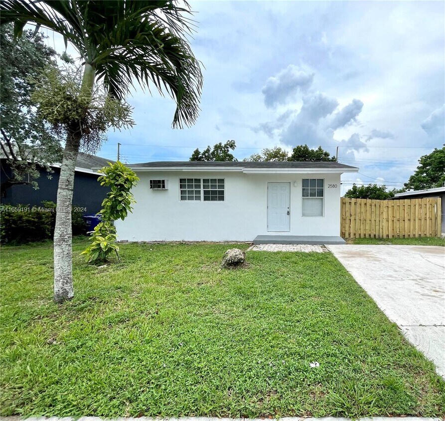Primary Photo - 2580 NW 4th Ct