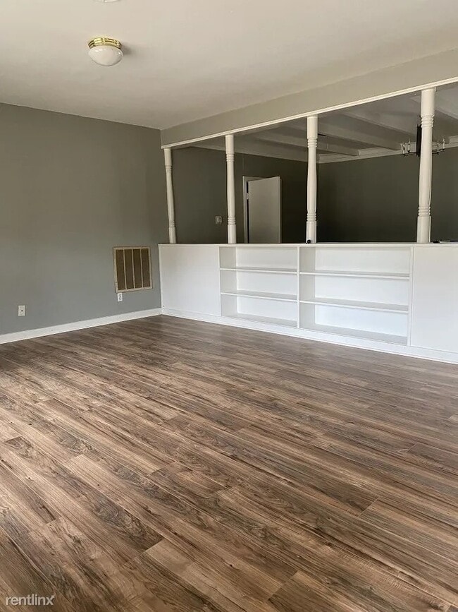 Building Photo - 731 Inwood Dr