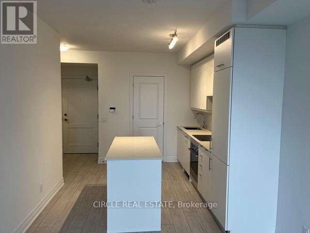 Photo du bâtiment - 30 Elm Dr W