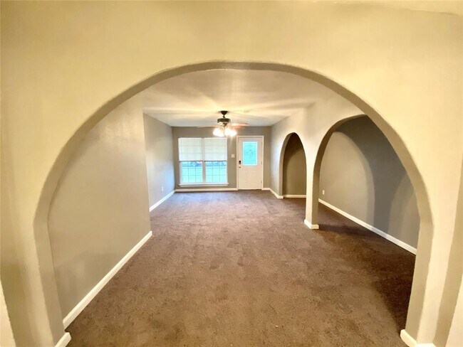 Foto del edificio - 5927 Belarbor St