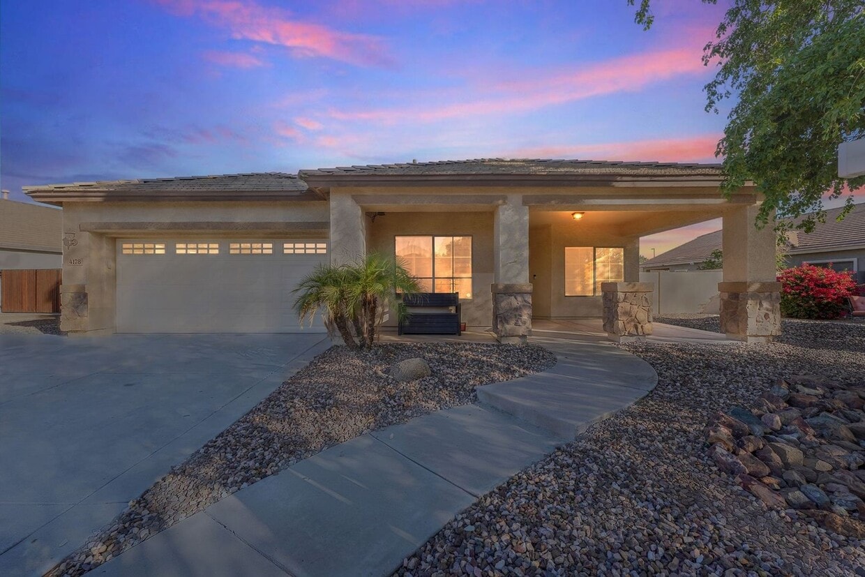 Foto principal - 4178 E Maplewood St